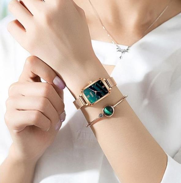 Relógio Luxe Feminino Linha Premium + Um Elegante Bracelete